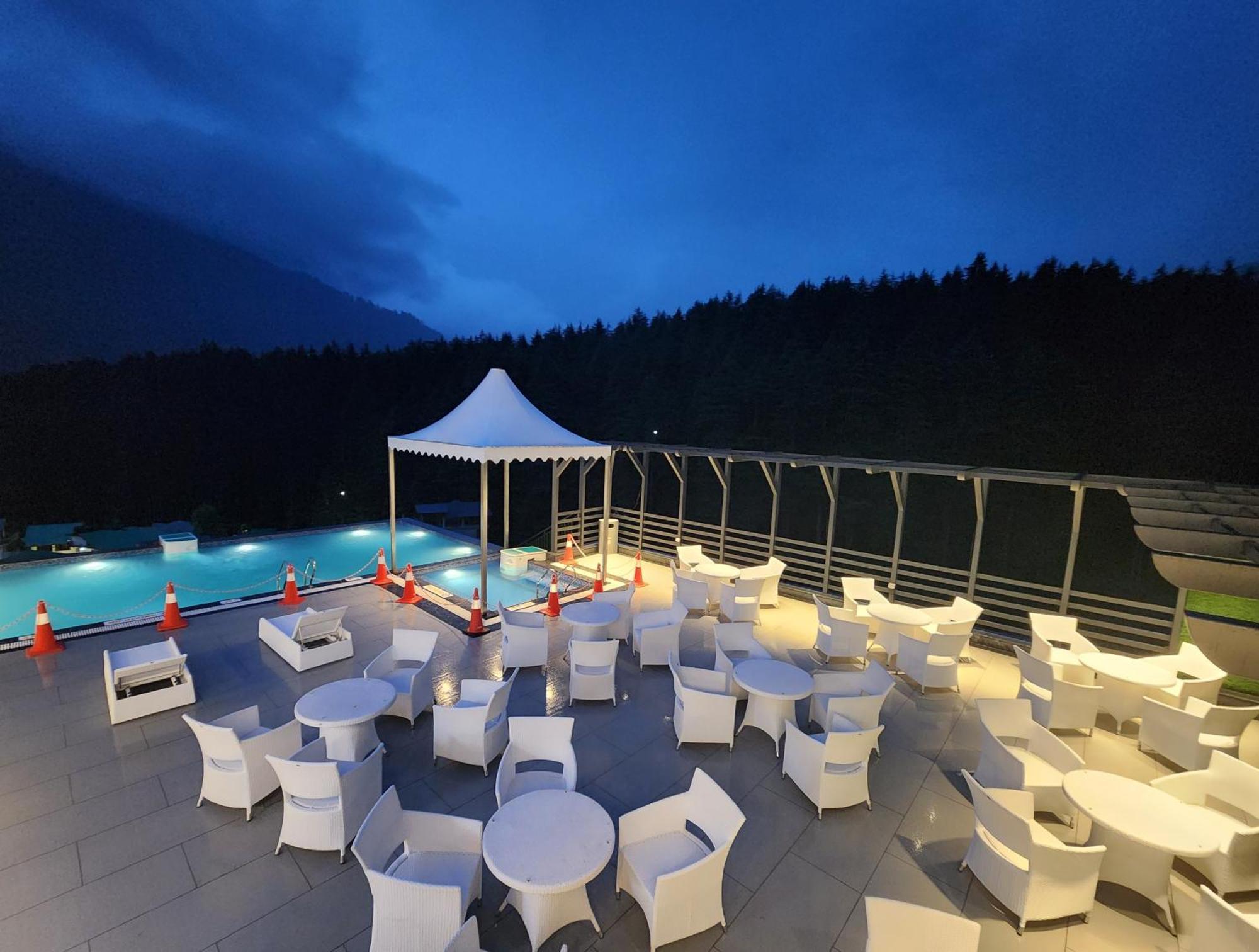 The Orchard Greens Resort - A Centrally Heated Property Manāli Esterno foto