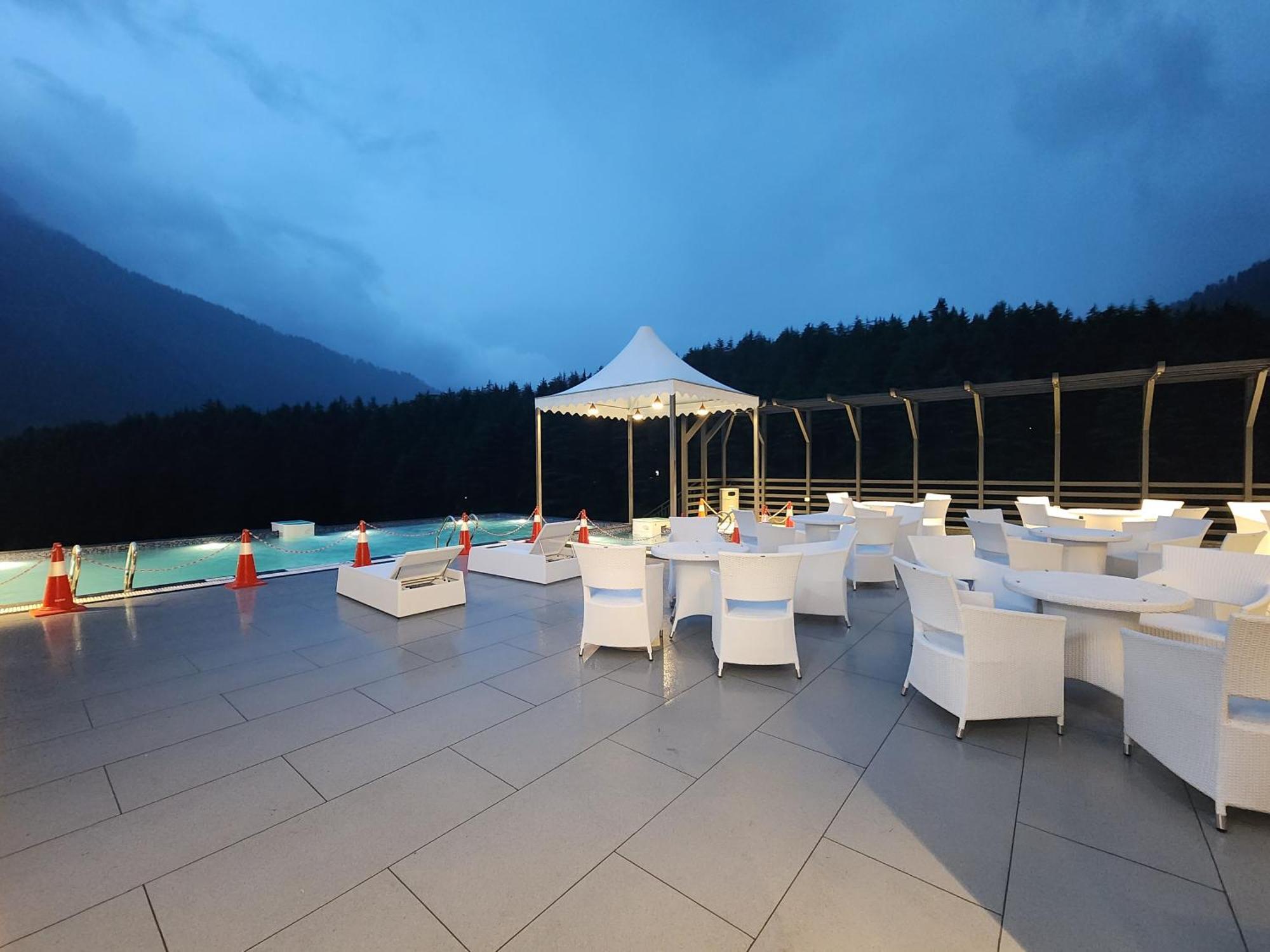The Orchard Greens Resort - A Centrally Heated Property Manāli Esterno foto